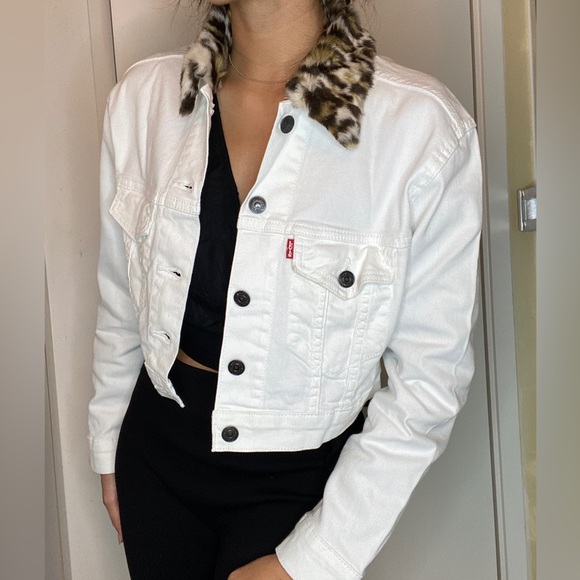 Levi’s White Denim Cropped Jacket Fur Collar - Picture 2 of 7